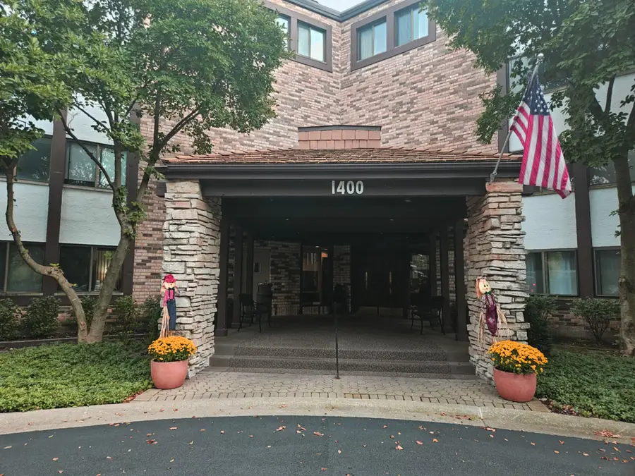 1400 N Yarmouth Place #315, Mount Prospect, IL 60056 - Image #2