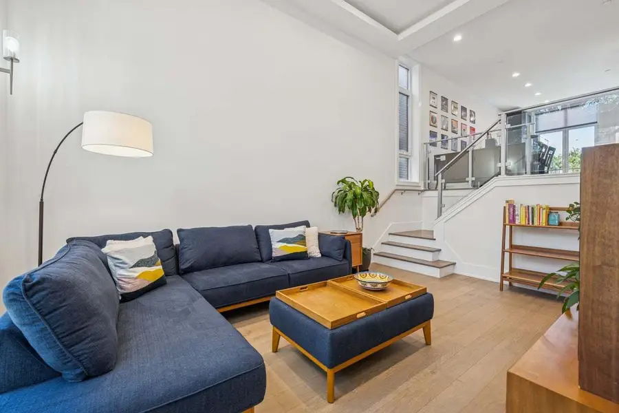 6213 S Ellis Avenue, Chicago, IL 60637 - #2