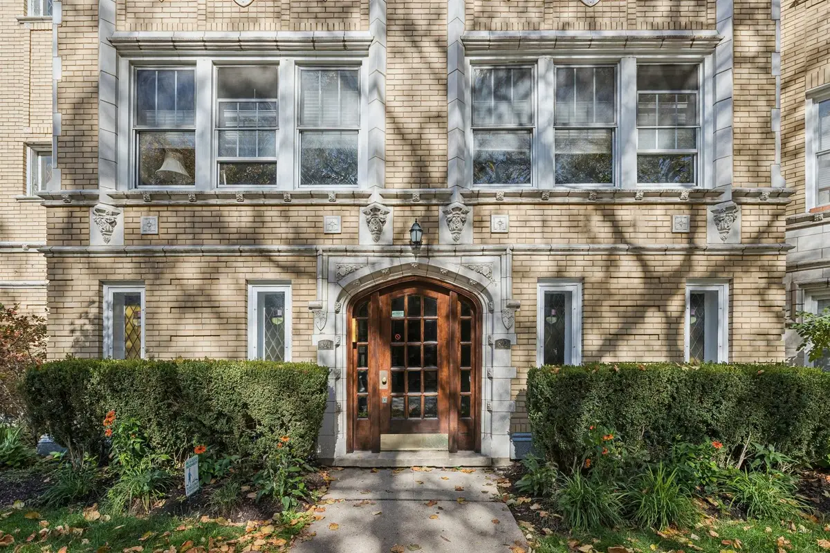 822 Washington Boulevard #3, Oak Park, IL 60302 - Image #1