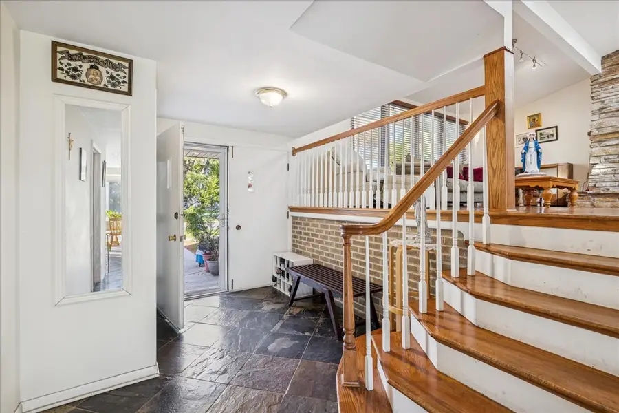 275 Wilkins Drive, Des Plaines, IL 60016 - Image #2