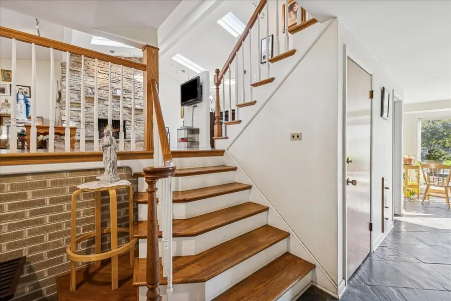 275 Wilkins Drive, Des Plaines, IL 60016 - Image #3