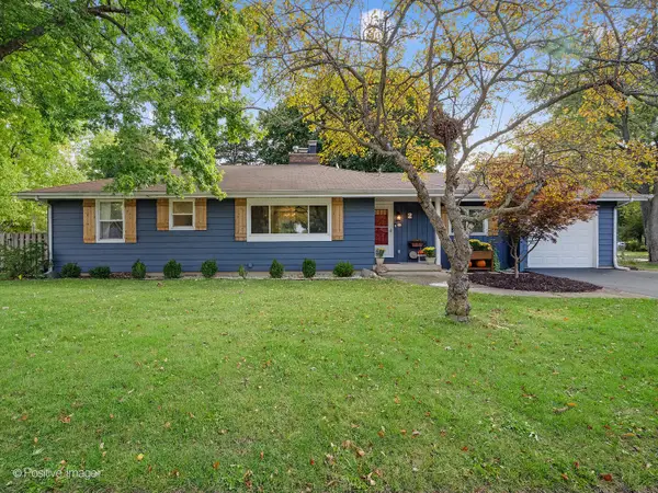 2 Sunset Lane, Algonquin, IL 60102