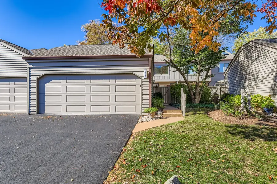 668 Shoreline Road, Lake Barrington, IL 60010 - Image #2