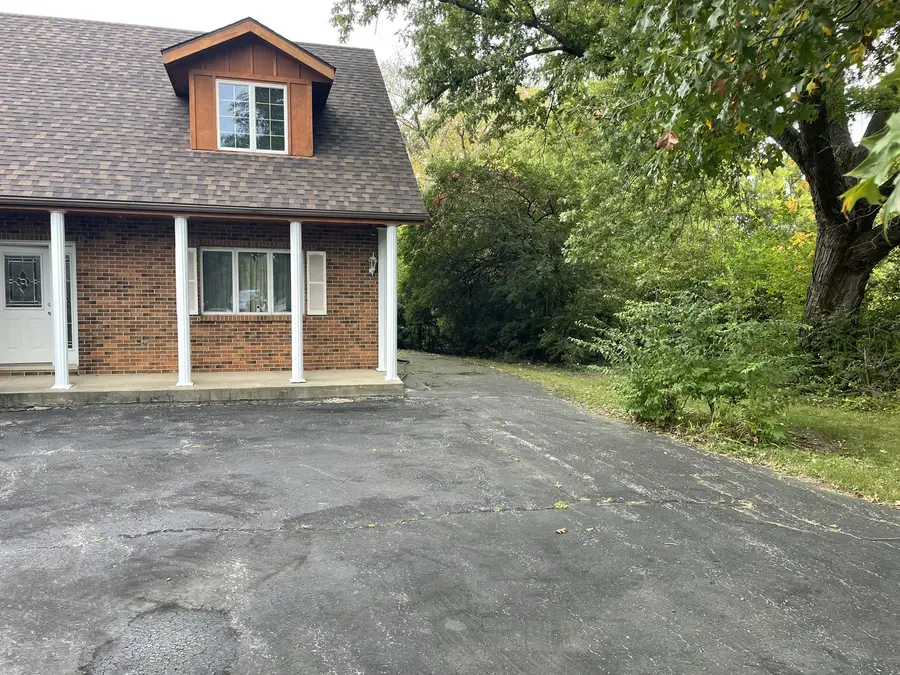 2502 E Vandrunen Drive, Crete, IL 60417 - Image #2