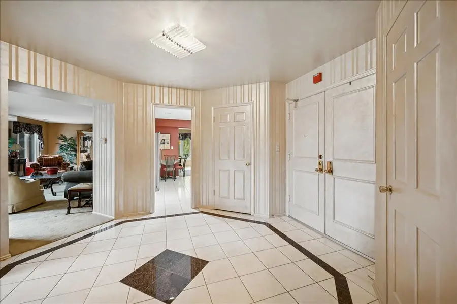 175 Lake Boulevard #301, Buffalo Grove, IL 60089 - Image #2