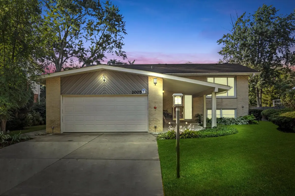 2005 E Wintergreen Avenue, Mount Prospect, IL 60056 - Image #1