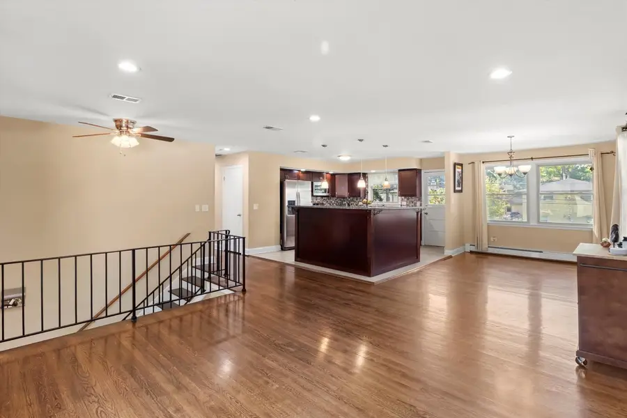 2005 E Wintergreen Avenue, Mount Prospect, IL 60056 - Image #2