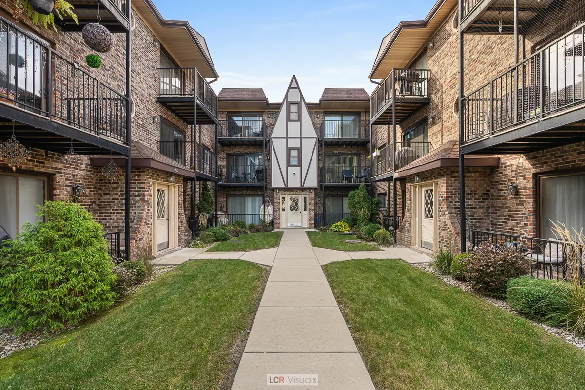 7616 W Lawrence Avenue #2B, Harwood Heights, IL 60706 - Image #1