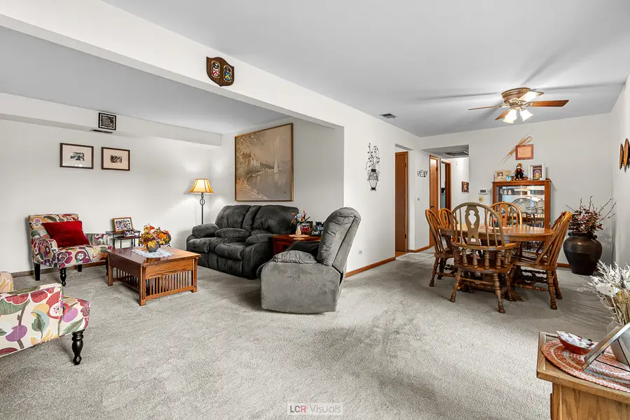 7616 W Lawrence Avenue #2B, Harwood Heights, IL 60706 - Image #3