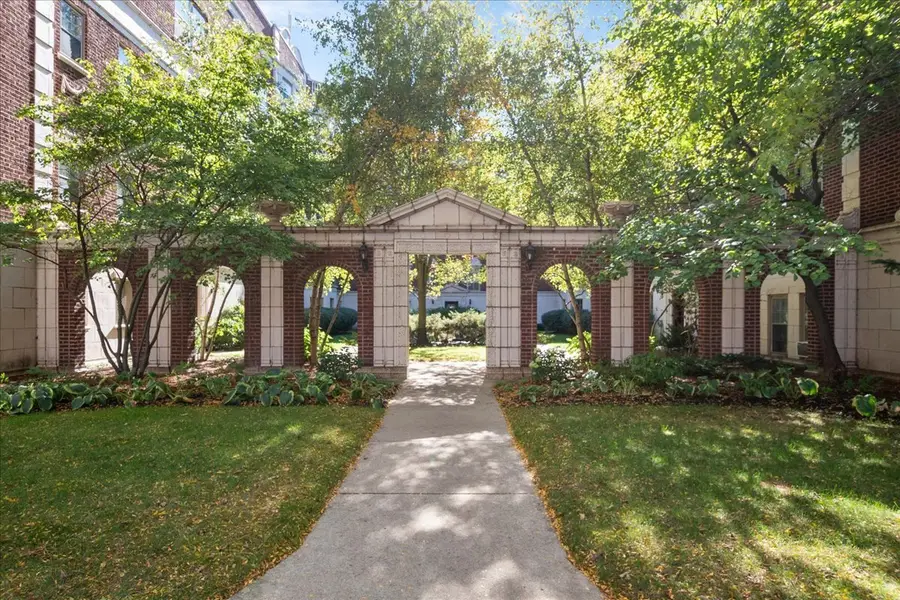 496 Sheridan Road #1, Evanston, IL 60202 - Image #2