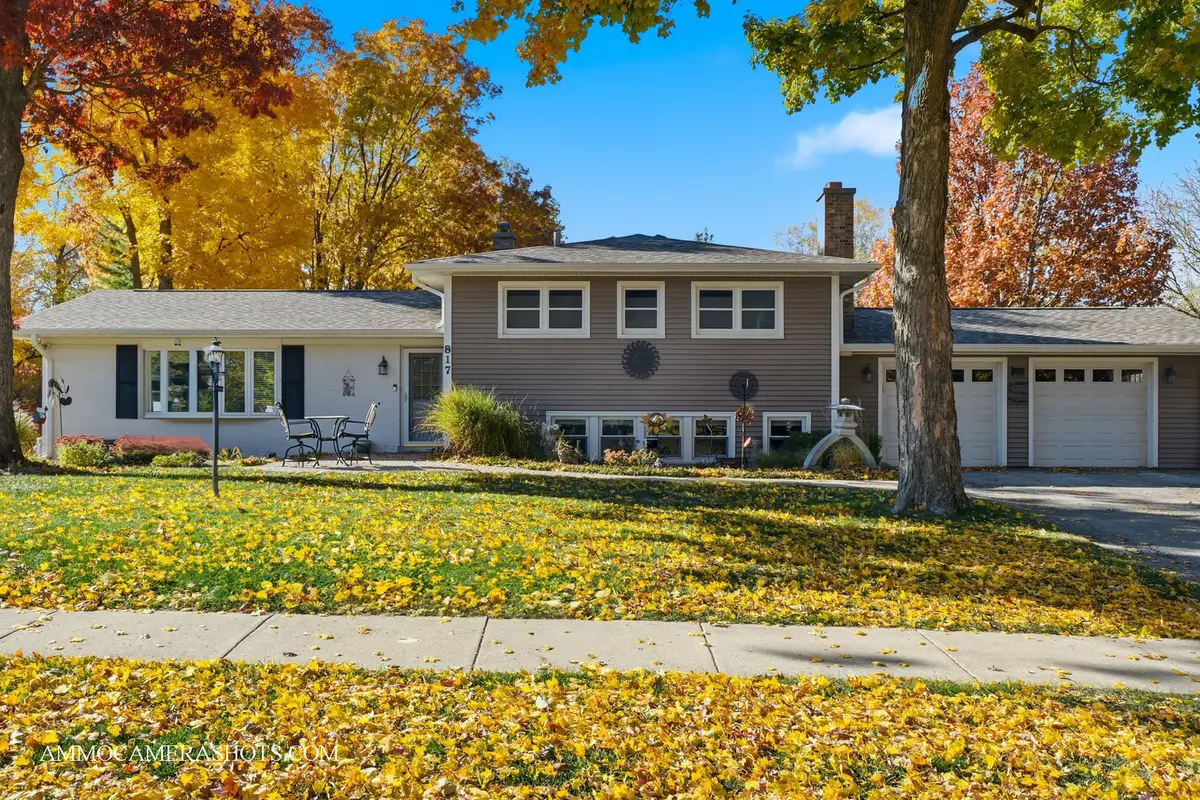 817 Woodland Hills Road, Batavia, IL 60510 - Image #1