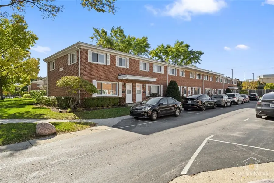 1136 N Boxwood Drive, Mount Prospect, IL 60056 - Image #2