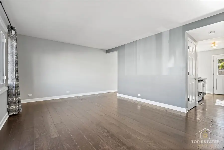 1136 N Boxwood Drive, Mount Prospect, IL 60056 - Image #3