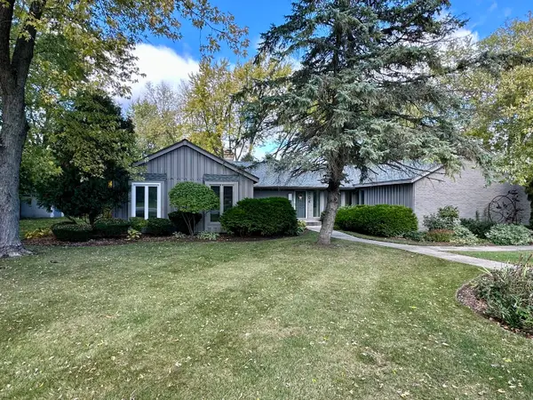 704 Saint Andrews Lane, Crystal Lake, IL 60014