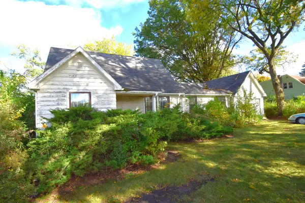 906 E Babcock Avenue, Addison, IL 60101