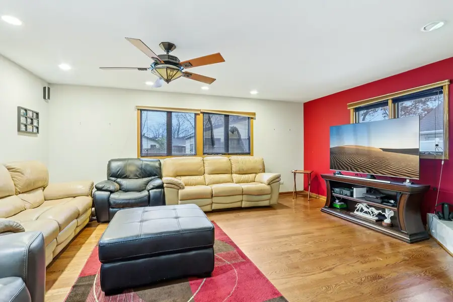 132 Tanglewood Drive, Elk Grove Village, IL 60007 - Image #2