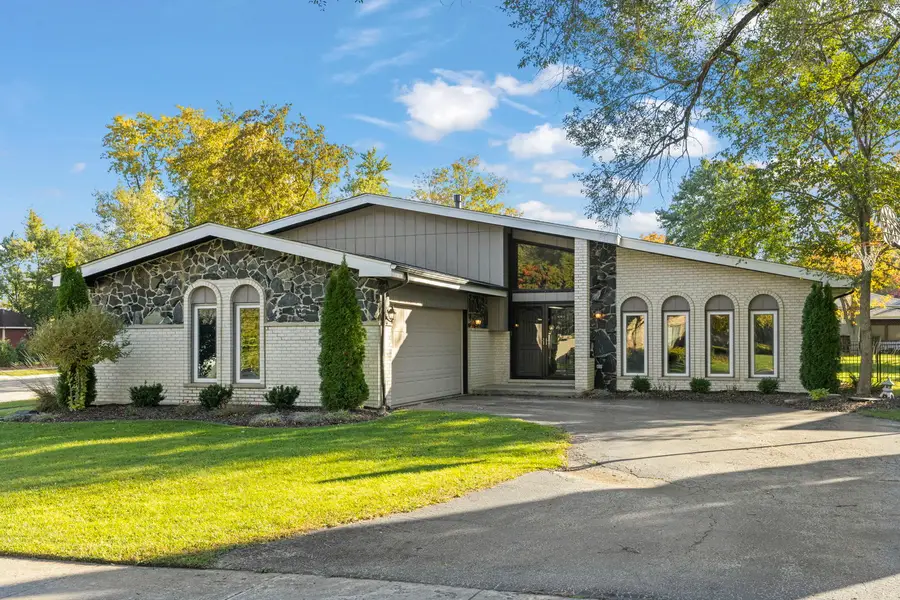 797 Oakwood Drive, Frankfort, IL 60423 - Image #2