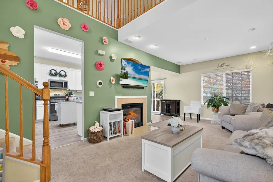 6034 Delaney Drive, Hoffman Estates, IL 60192 - Image #2