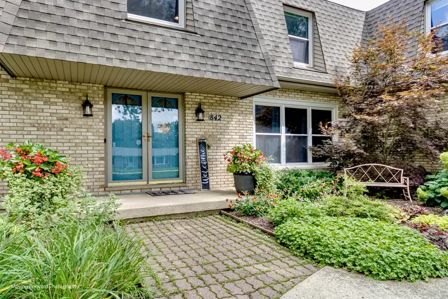 842 Winmoor Drive, Sleepy Hollow, IL 60118 - Image #2