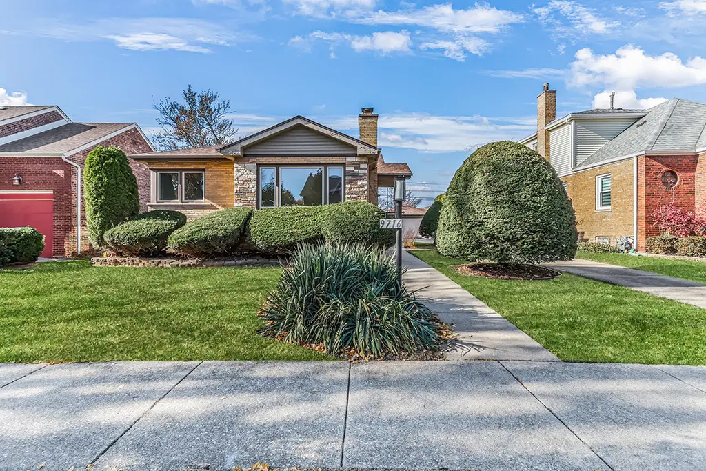 9716 S Harding Avenue, Evergreen Park, IL 60805 - Image #1