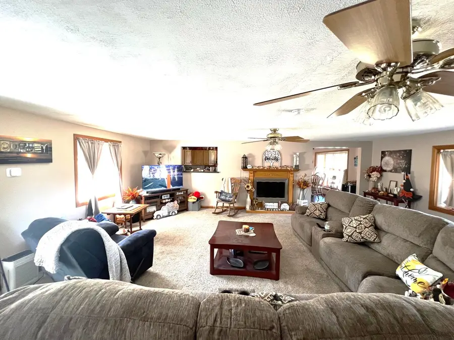 143 Choctaw Trail, Loda, IL 60948 - Image #3