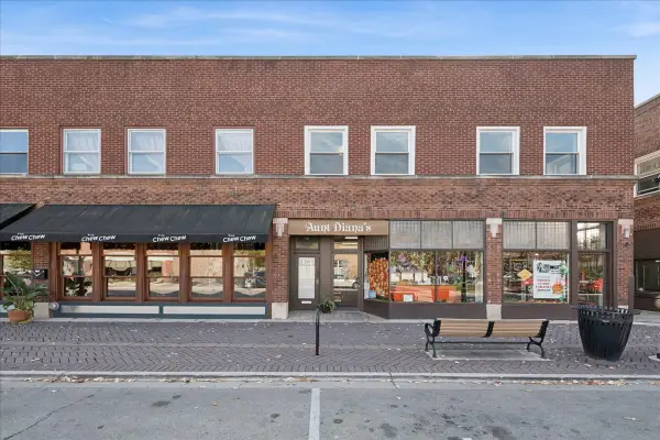 29 E Burlington Street #A, Riverside, IL 60546