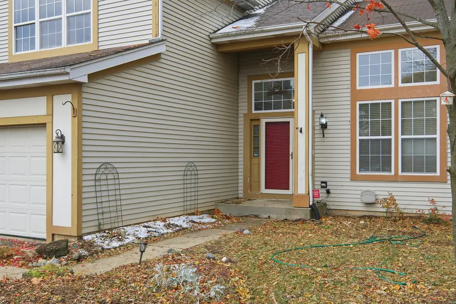 684 N Autumn Circle, Lindenhurst, IL 60046 - Image #3