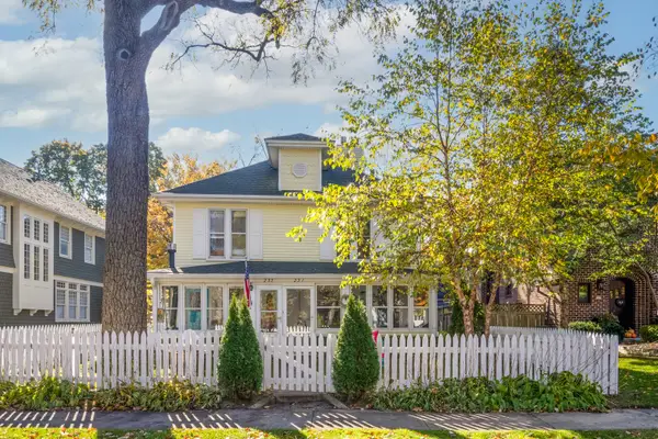 Address Withheld By Seller, Lake Bluff, IL 60044