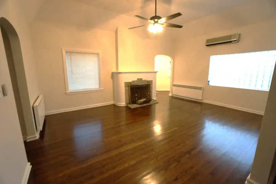 6826 N Knox Avenue, Lincolnwood, IL 60712 - Image #3