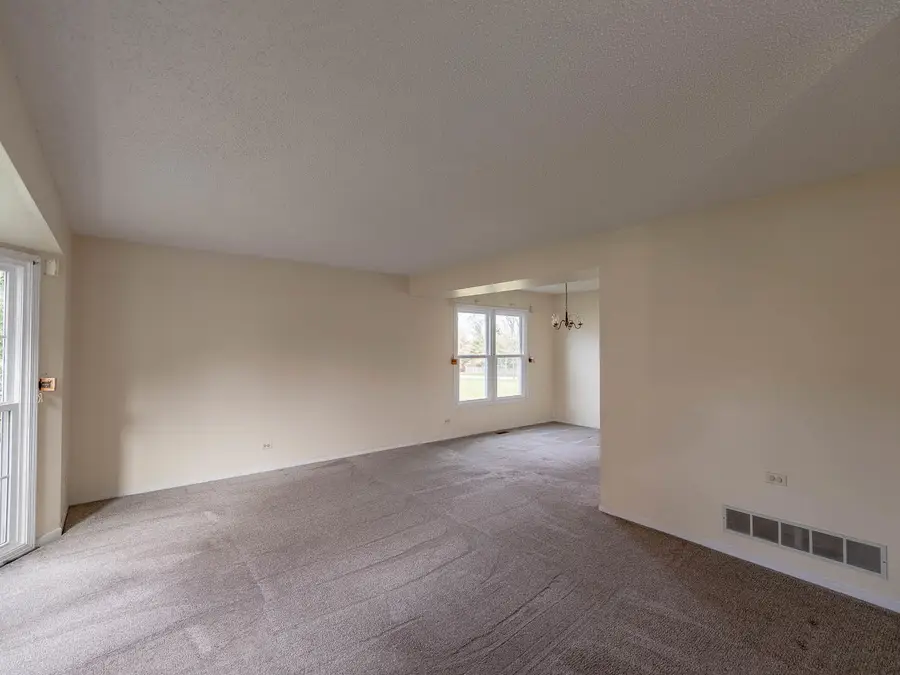 4 Candlewood Court, Cary, IL 60013 - Image #3