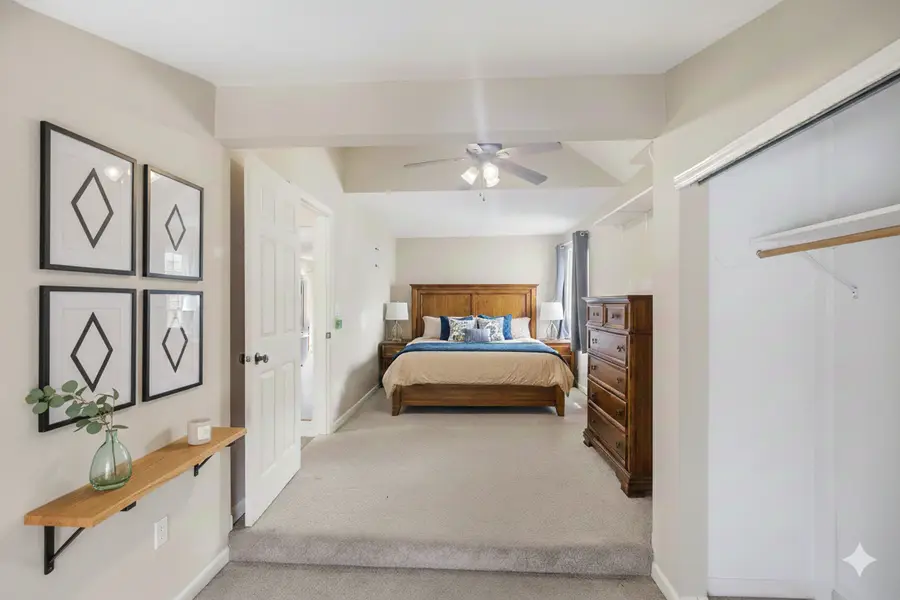 860 Parkway Avenue, Elgin, IL 60120 - #2