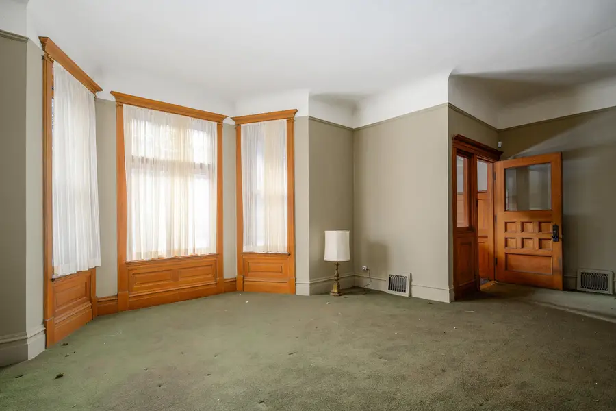 548 W Oakdale Avenue, Chicago, IL 60657 - Image #2