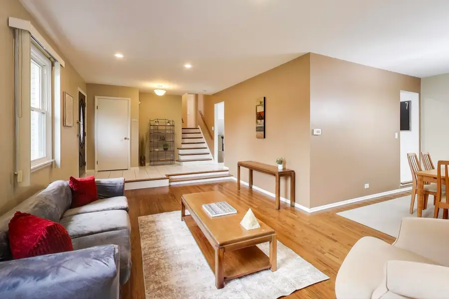 314 Anthony Road, Buffalo Grove, IL 60089 - Image #2