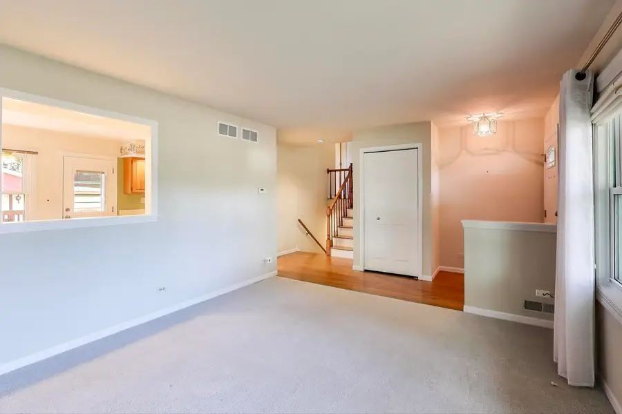 230 Shannon Court, Des Plaines, IL 60016 - Image #3