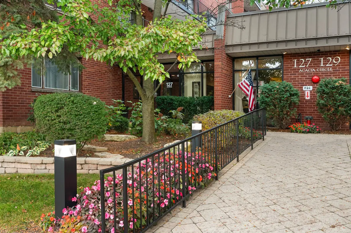 127 Acacia Circle #304, Indian Head Park, IL 60525 - Image #1