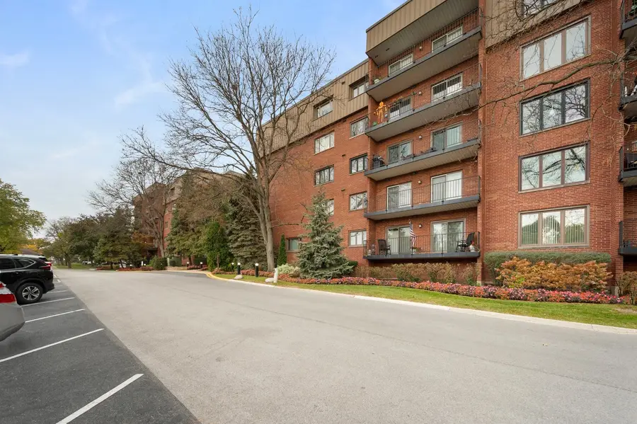 127 Acacia Circle #304, Indian Head Park, IL 60525 - Image #2