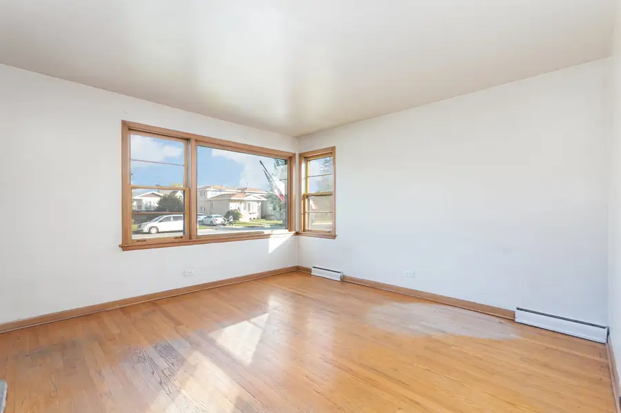 6953 W Montrose Avenue, Harwood Heights, IL 60706 - Image #3