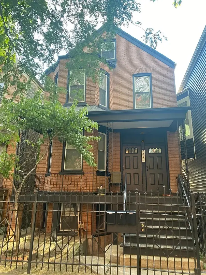 2934 N Sawyer Avenue, Chicago, IL 60618 - Image #1