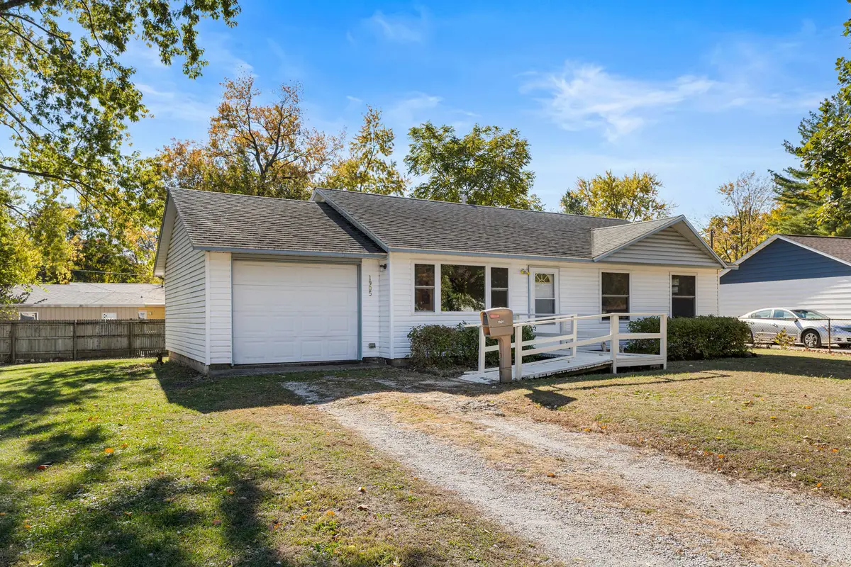 1905 Rainbow View, Urbana, IL 61802 - Image #1