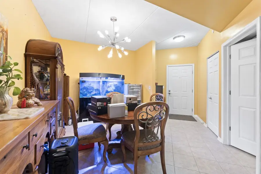 511 Prestwick Lane #302, Wheeling, IL 60090 - Image #2