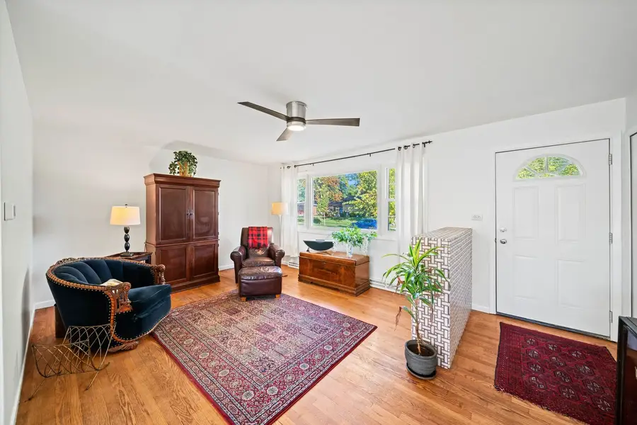 611 E Ironwood Drive, Mount Prospect, IL 60056 - Image #3