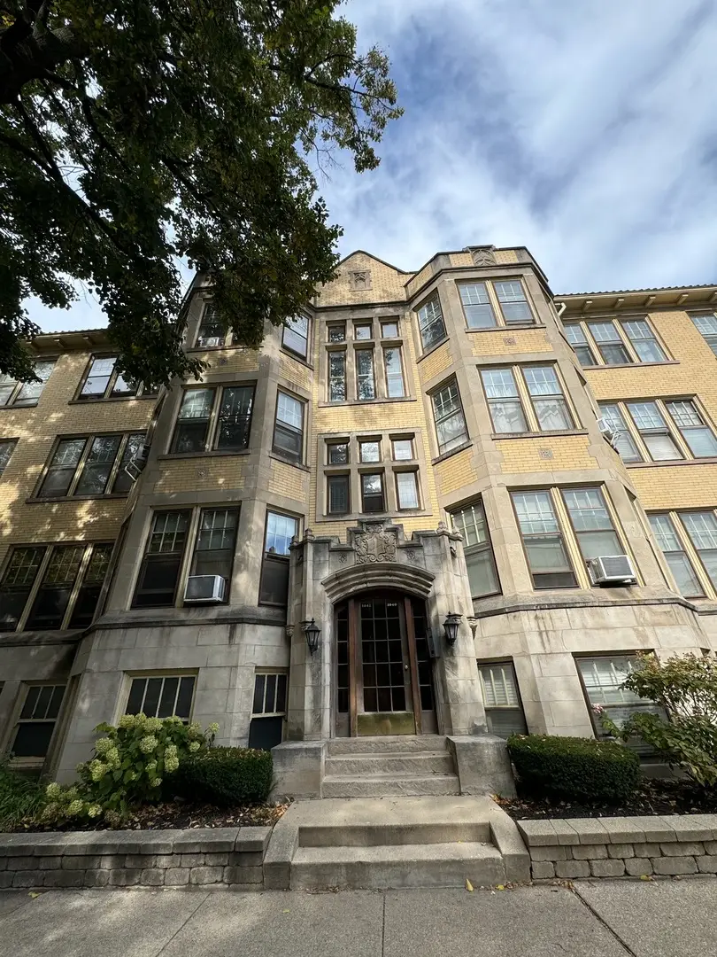 1042 Washington Boulevard #3W, Oak Park, IL 60302 - Image #1