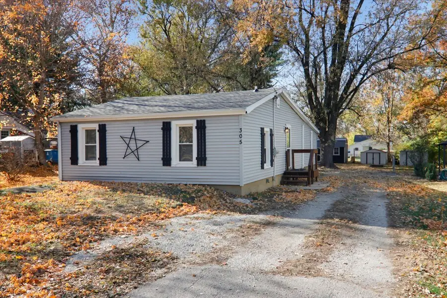 305 S Broadway Street, Hudson, IL 61748 - Image #2