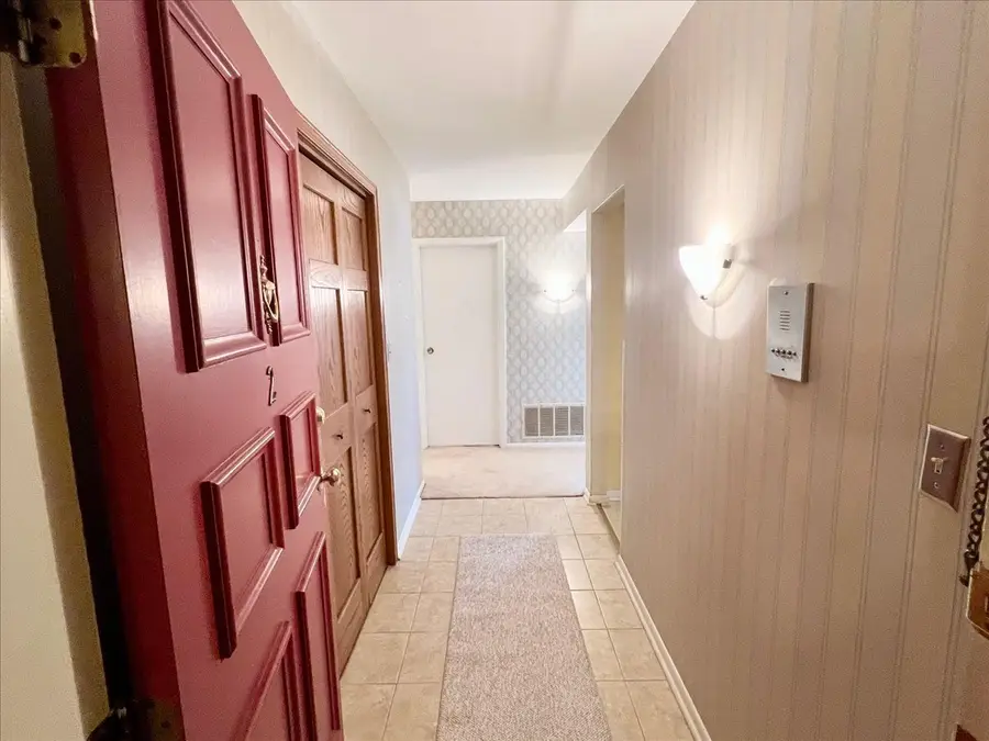 511 Coventry Lane #2, Crystal Lake, IL 60014 - Image #2