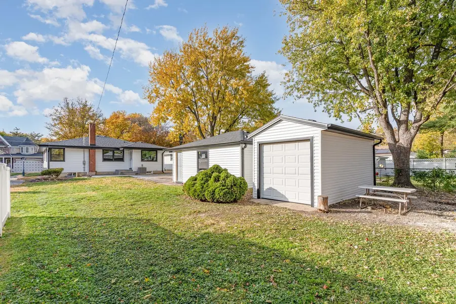 633 S Monterey Avenue, Villa Park, IL 60181 - Image #2