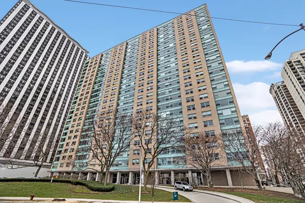 3180 N Lake Shore Drive #8C, Chicago, IL 60657