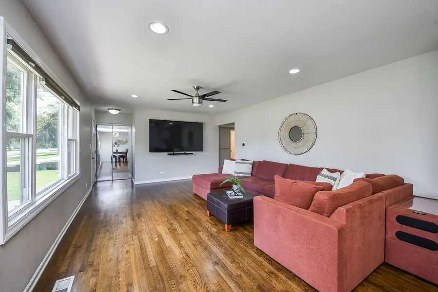 810 Cumberland Street, Hoffman Estates, IL 60169 - Image #2