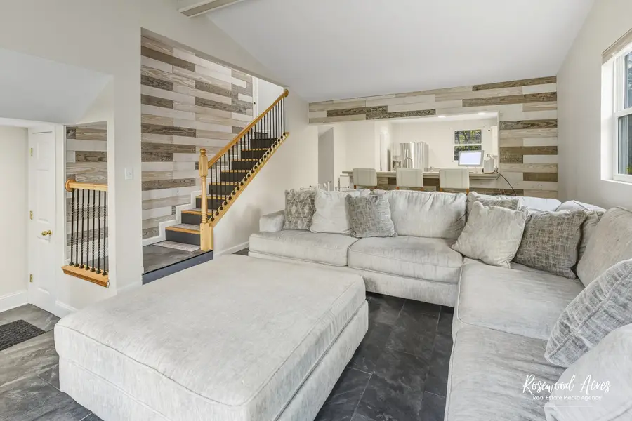 328 N Brookshore Drive, Shorewood, IL 60404 - Image #2