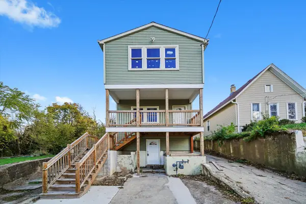 677 Wellington Avenue, Elgin, IL 60120