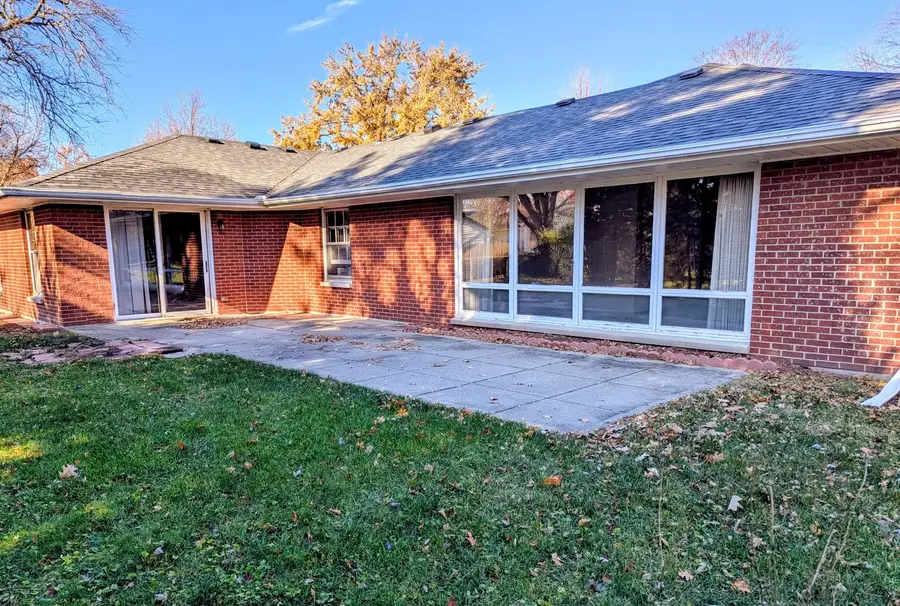 2220 Mayflower Drive, Aurora, IL 60506 - Image #2
